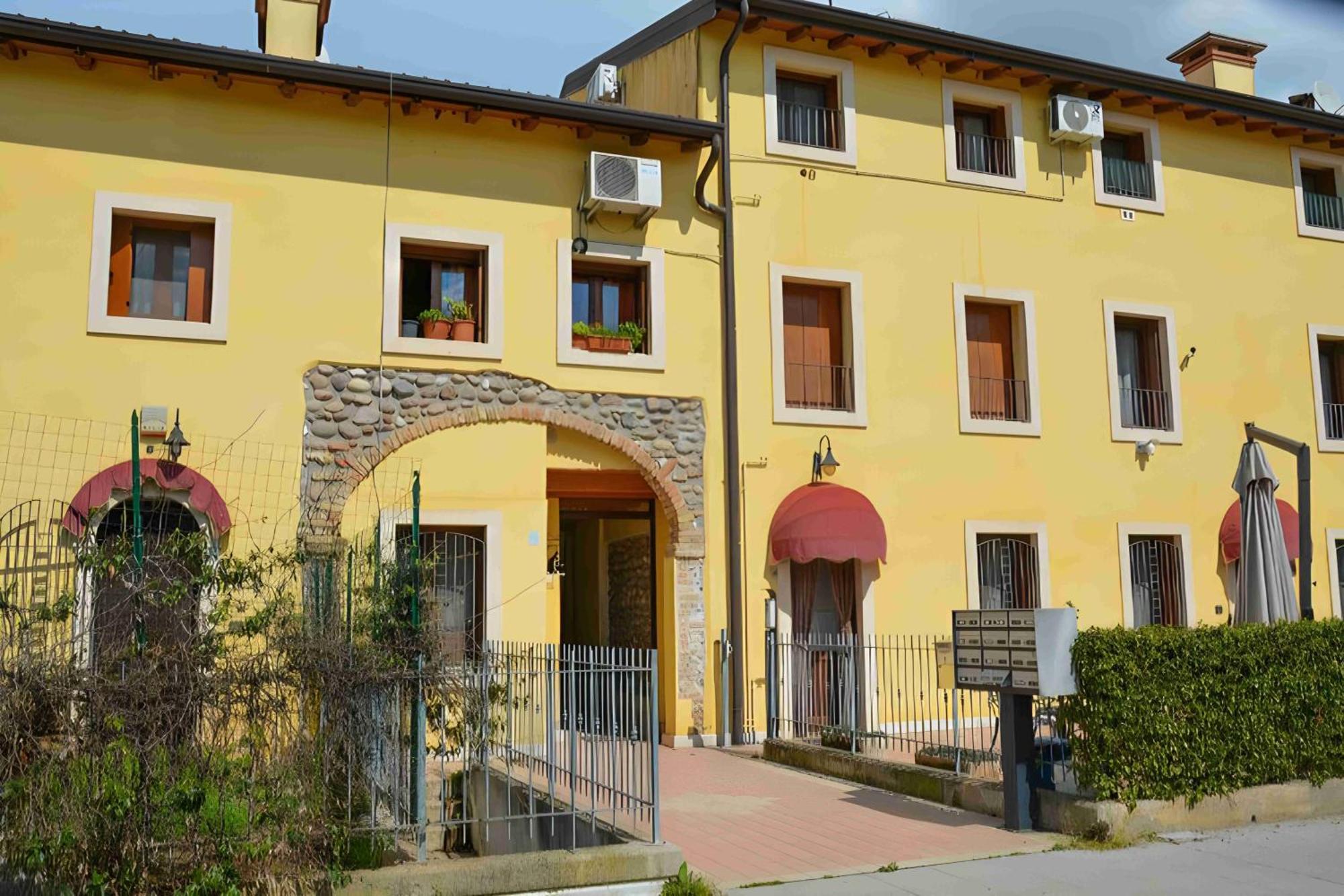 Casa Vacanze Raggio Di Sole Apartamento Valeggio sul Mincio Exterior foto